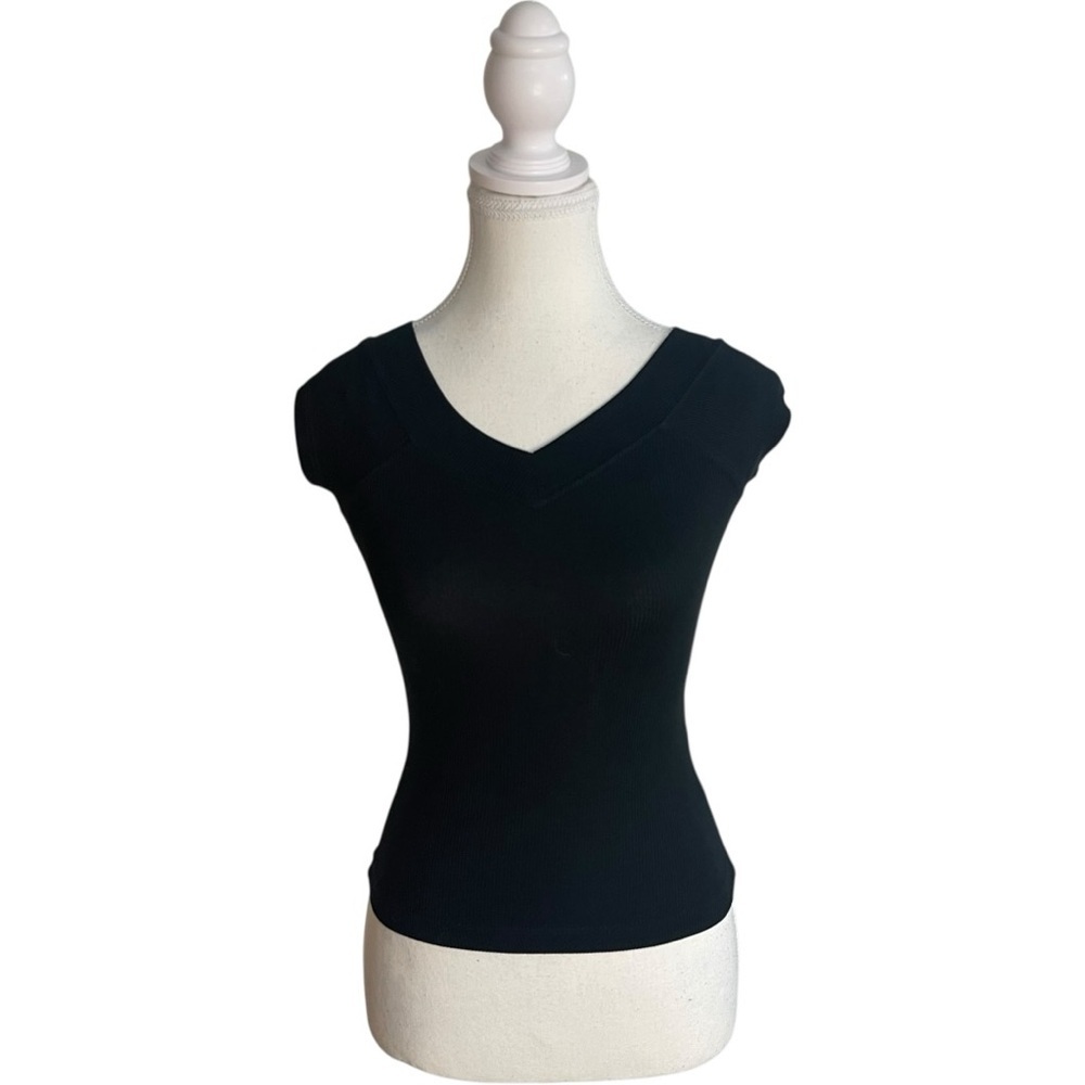 UO BDG Shannen V-Neck Top T-Shirt Black